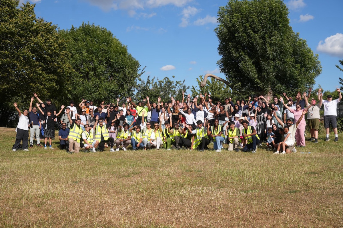 Creators waving during the group photo at a community meetup